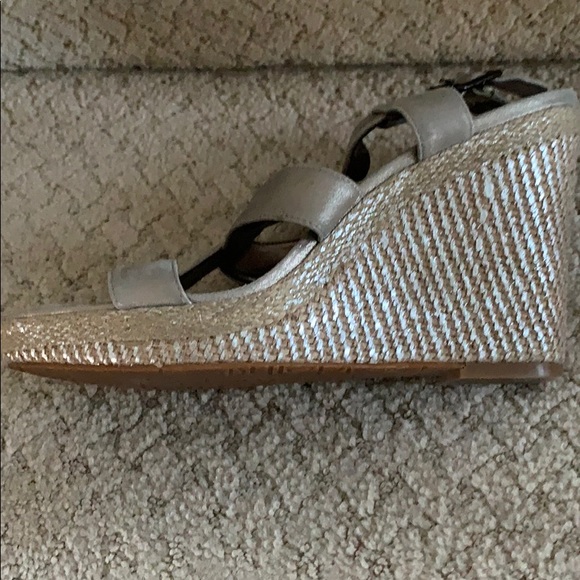 Shoes - Picture 6 of 7